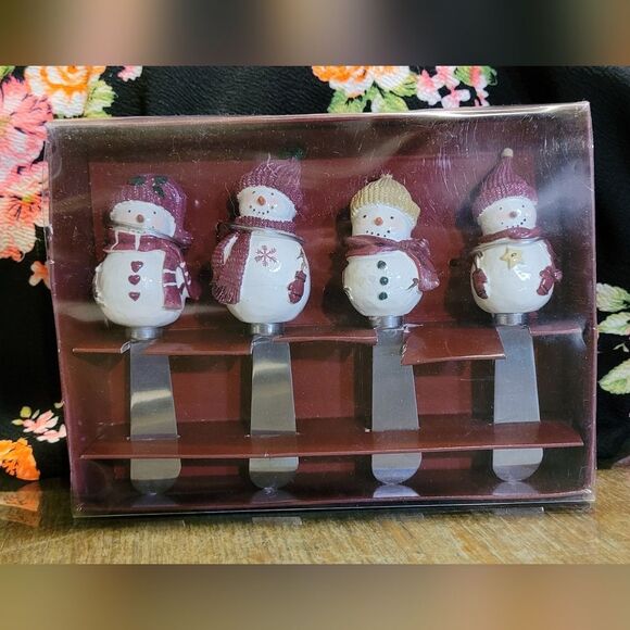 St Nicholas Square Winter Wishes Snowman Family 4 dipper Christmas Spreaders - Picture 4 of 6